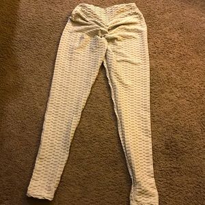 I am selling because these do not fit me.